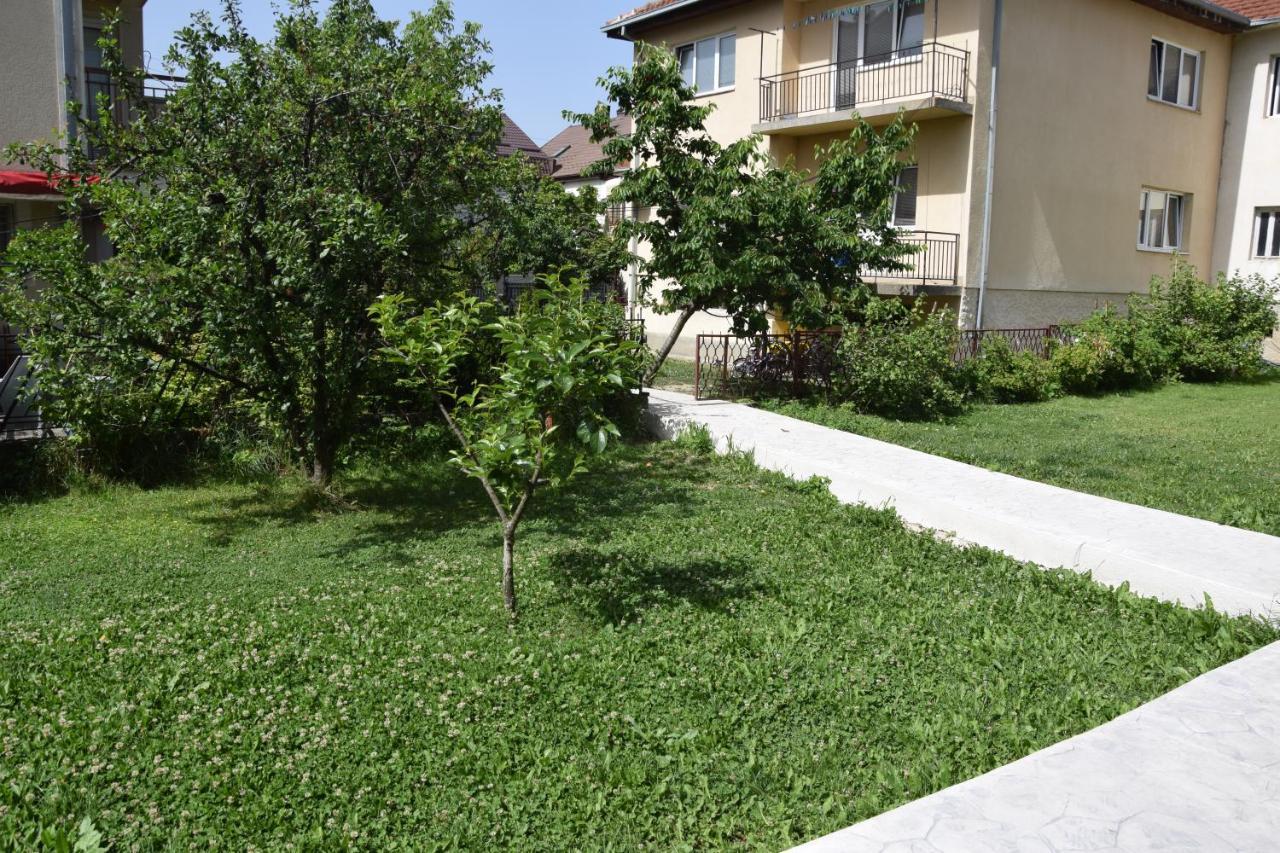Apartament Limpe *